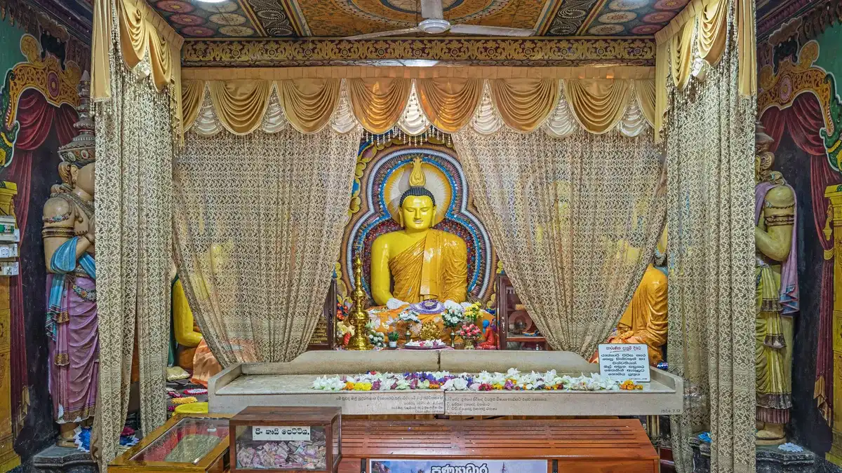 Maha Vihara Buddhist Temple, Sri Lanka