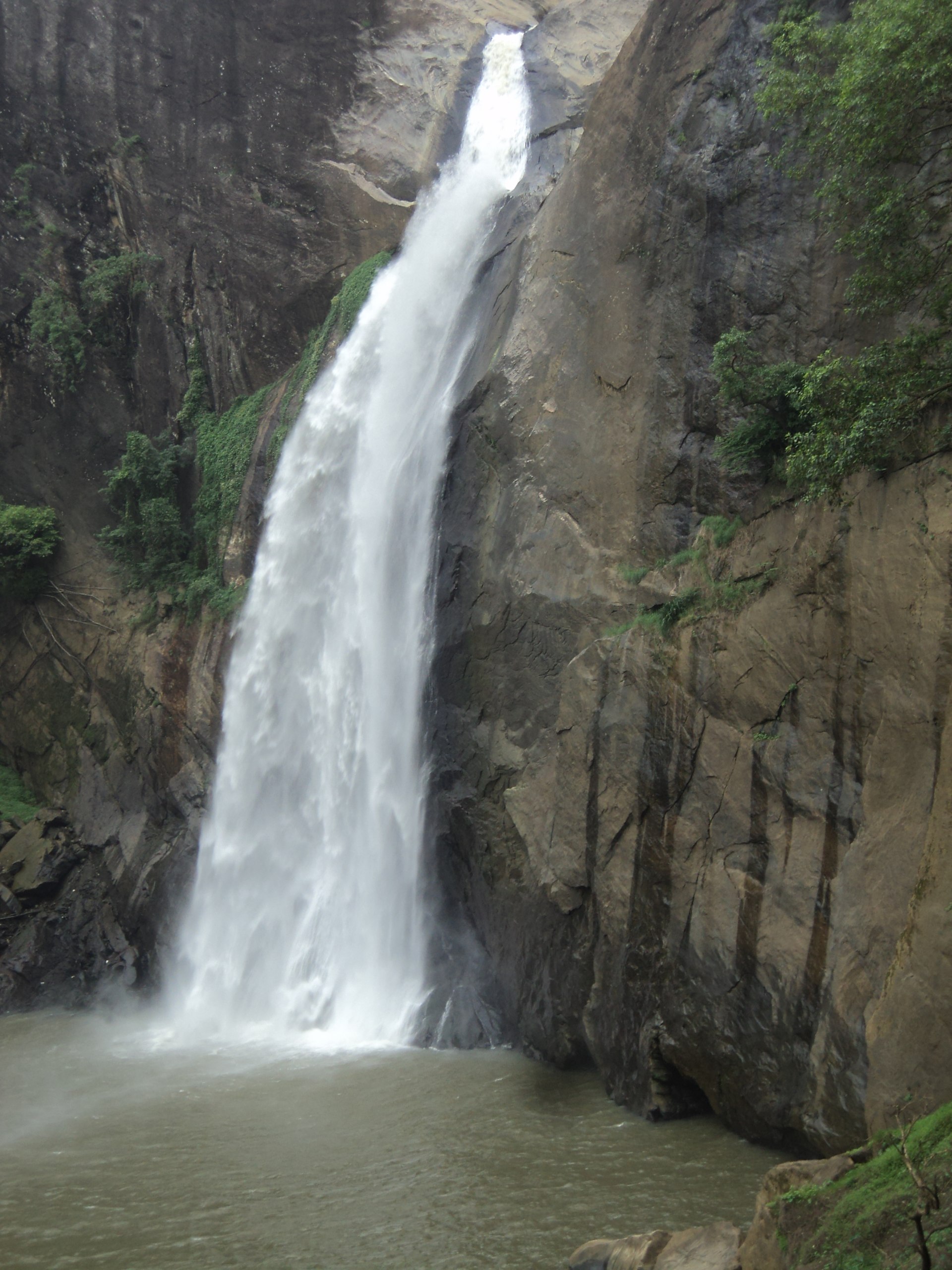 Dunhinda Falls, Badulla's spectacular 64-metre waterfall