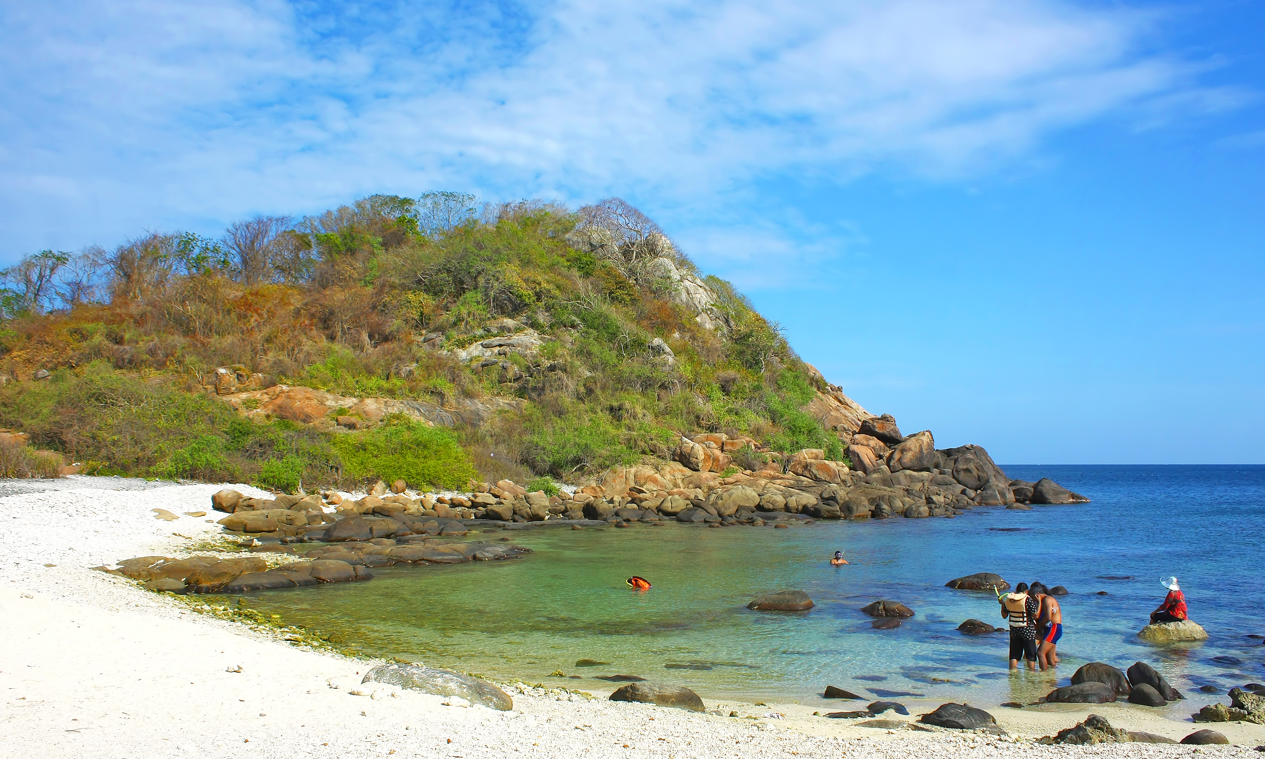 Turquoise water and coral reef at Pigeon Island National Park off Nilaveli Beach, east coast Sri Lanka
