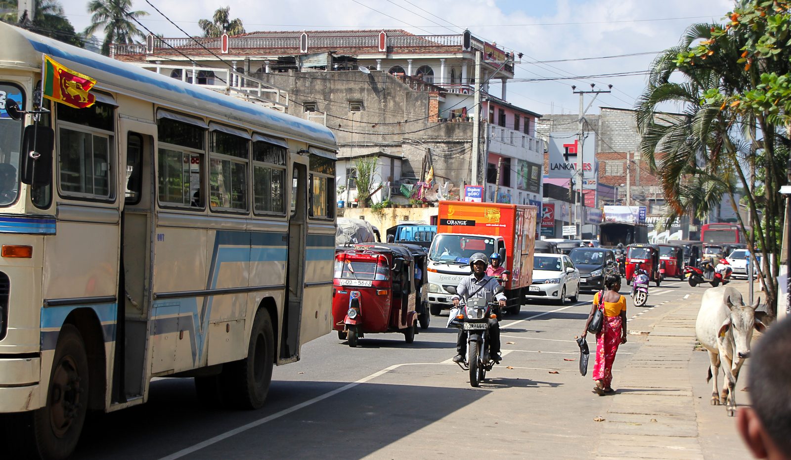 Kandy–Jaffna Highway near Matale, Sri Lanka — the open road of a driver-led tour. Photo: GregMontani, CC0, via Wikimedia Commons